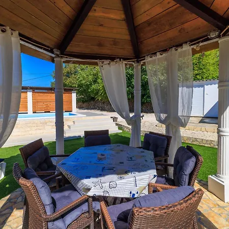 Pavilion Apartman Kampor