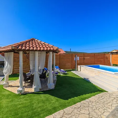 Pavilion Apartament *