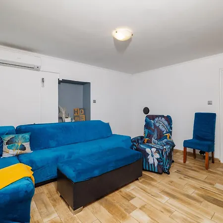 Apartament Pavilion Kampor